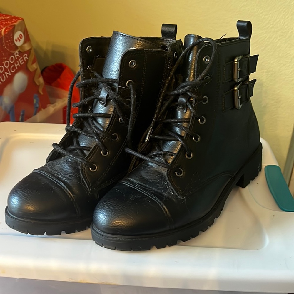 Girls boots
